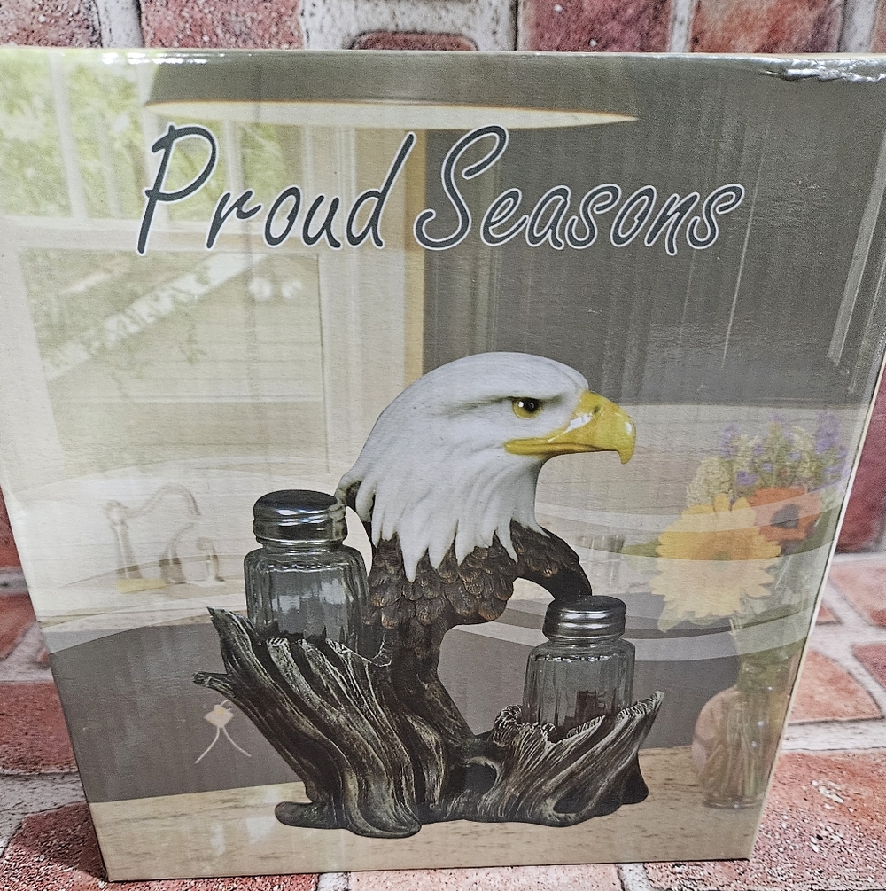 eagle theme salt and pepper set